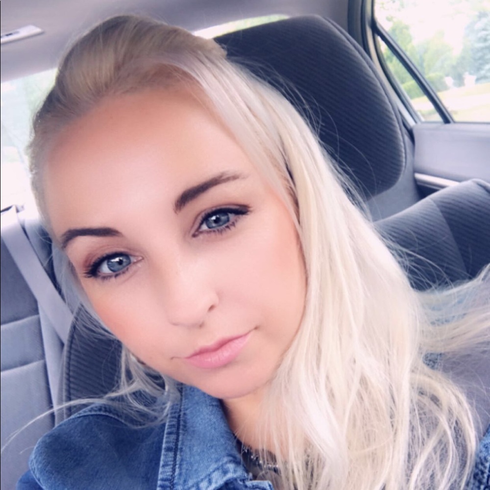Meet your Posher, Leah